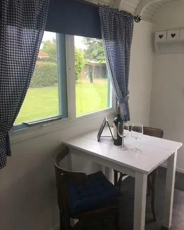 Kemp Shepherds Hut Oostvoorne