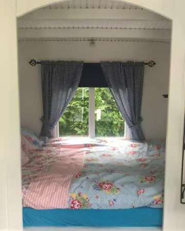 Kemp Shepherds Hut Oostvoorne